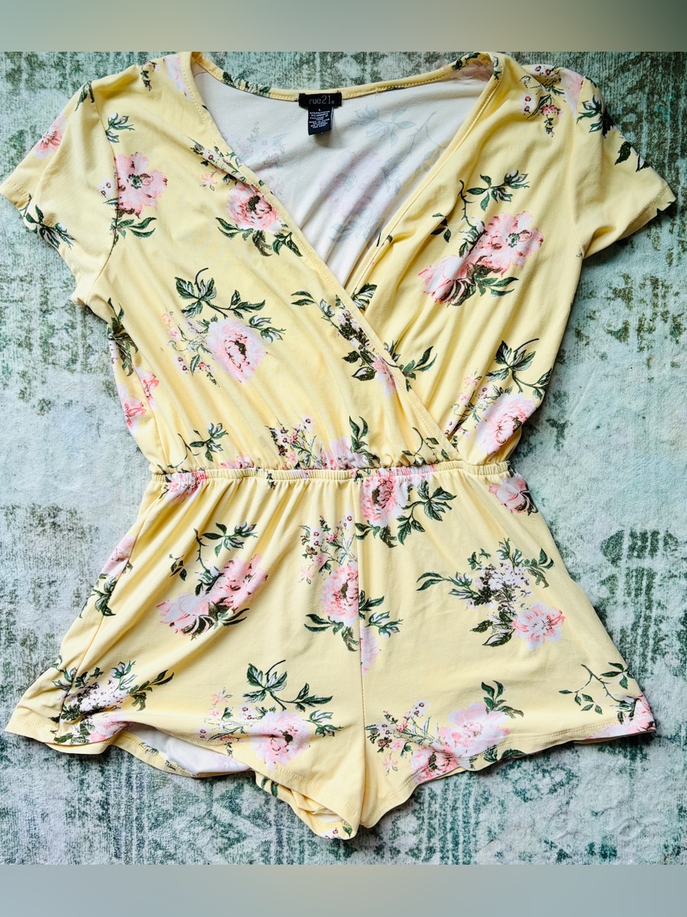Rue 21 women’s large yellow and pink flowers floral elastic waist shorts romper